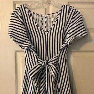 Jessica Simpson maternity top